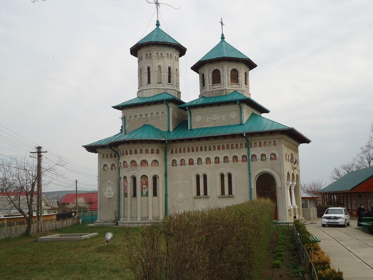 Biserica - vedere exterioară